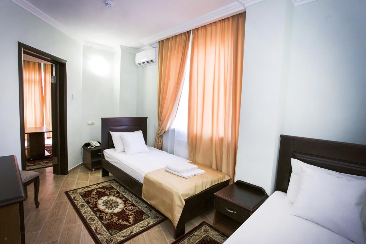 Hotel Acra Сухумі Екстер'єр фото