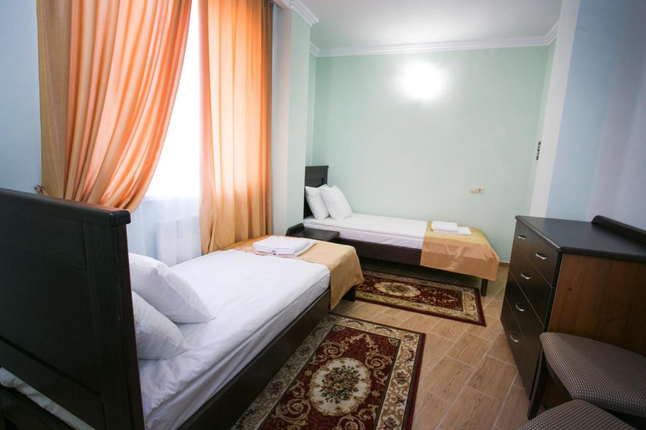 Hotel Acra Сухумі Екстер'єр фото
