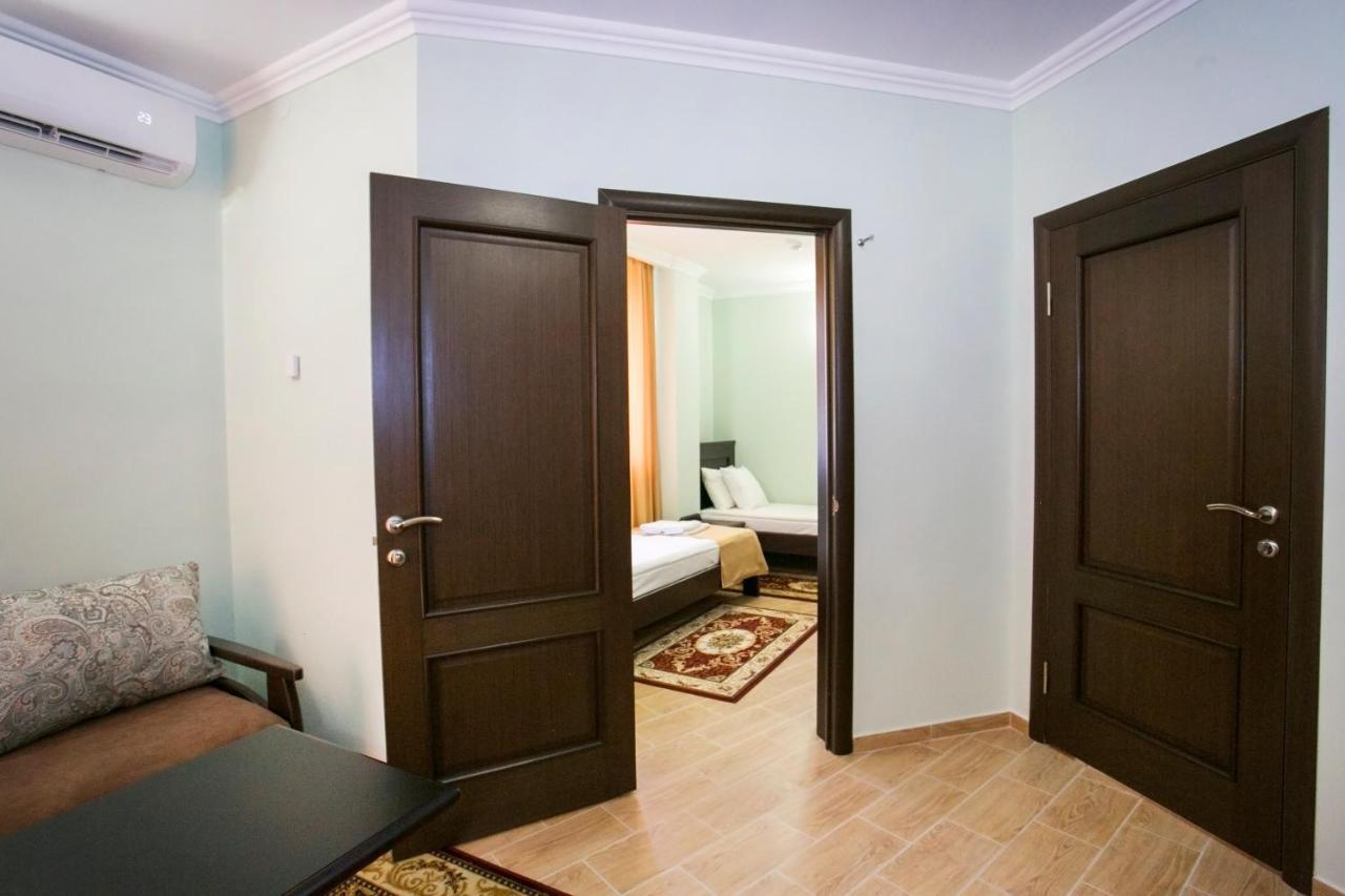 Hotel Acra Сухумі Екстер'єр фото