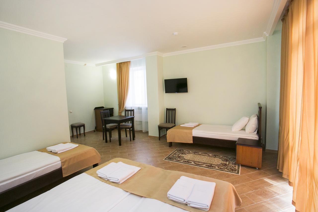 Hotel Acra Сухумі Екстер'єр фото