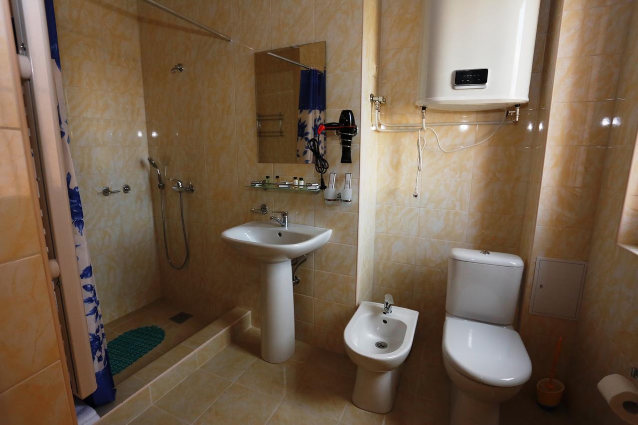 Hotel Acra Сухумі Екстер'єр фото
