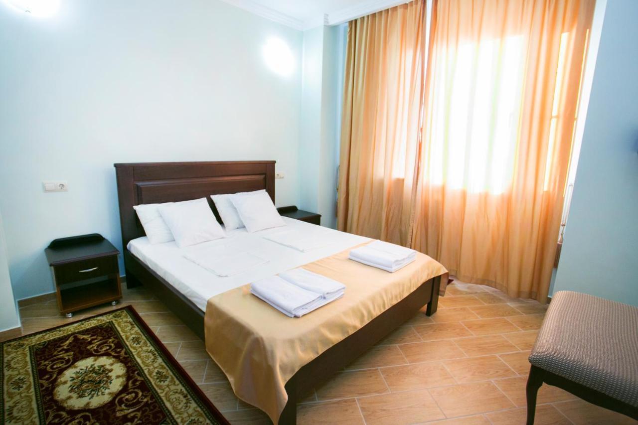 Hotel Acra Сухумі Екстер'єр фото