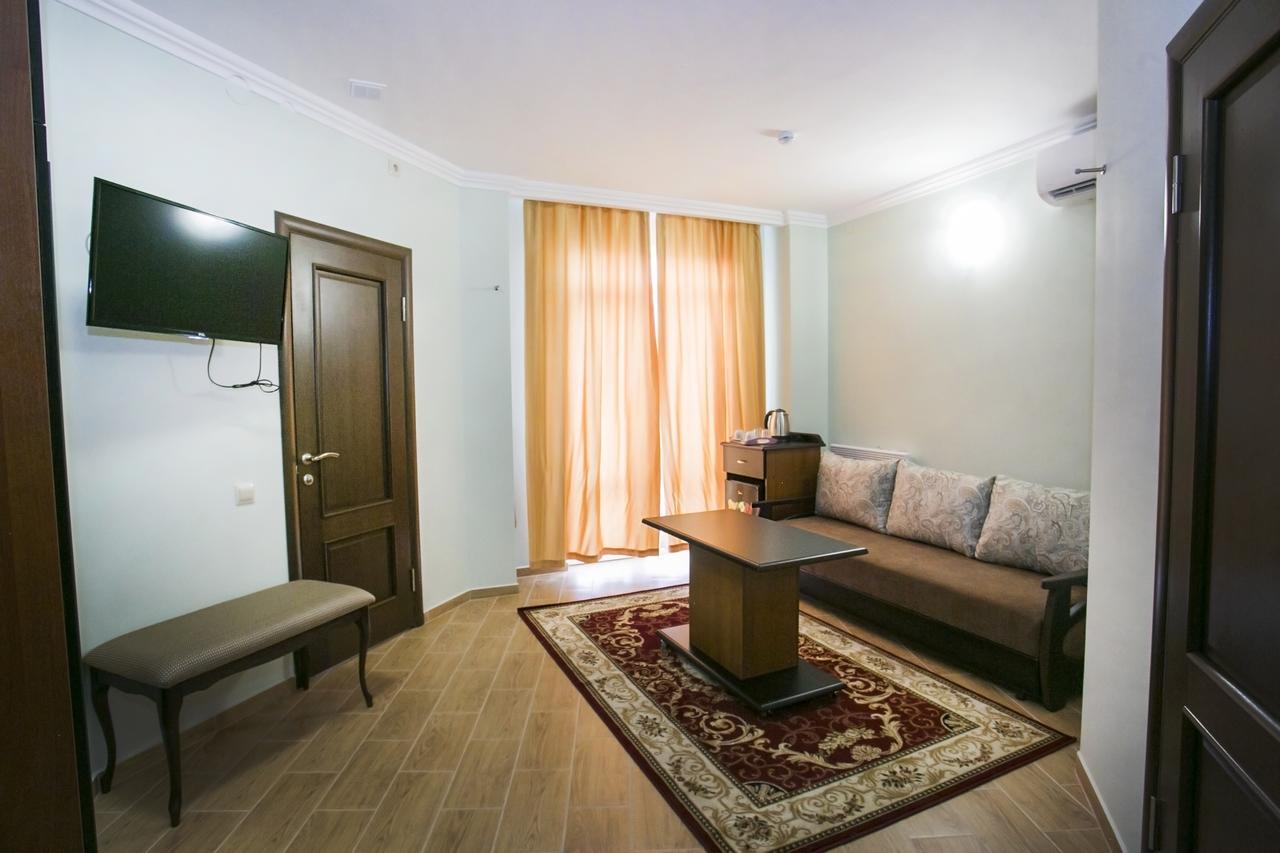 Hotel Acra Сухумі Екстер'єр фото
