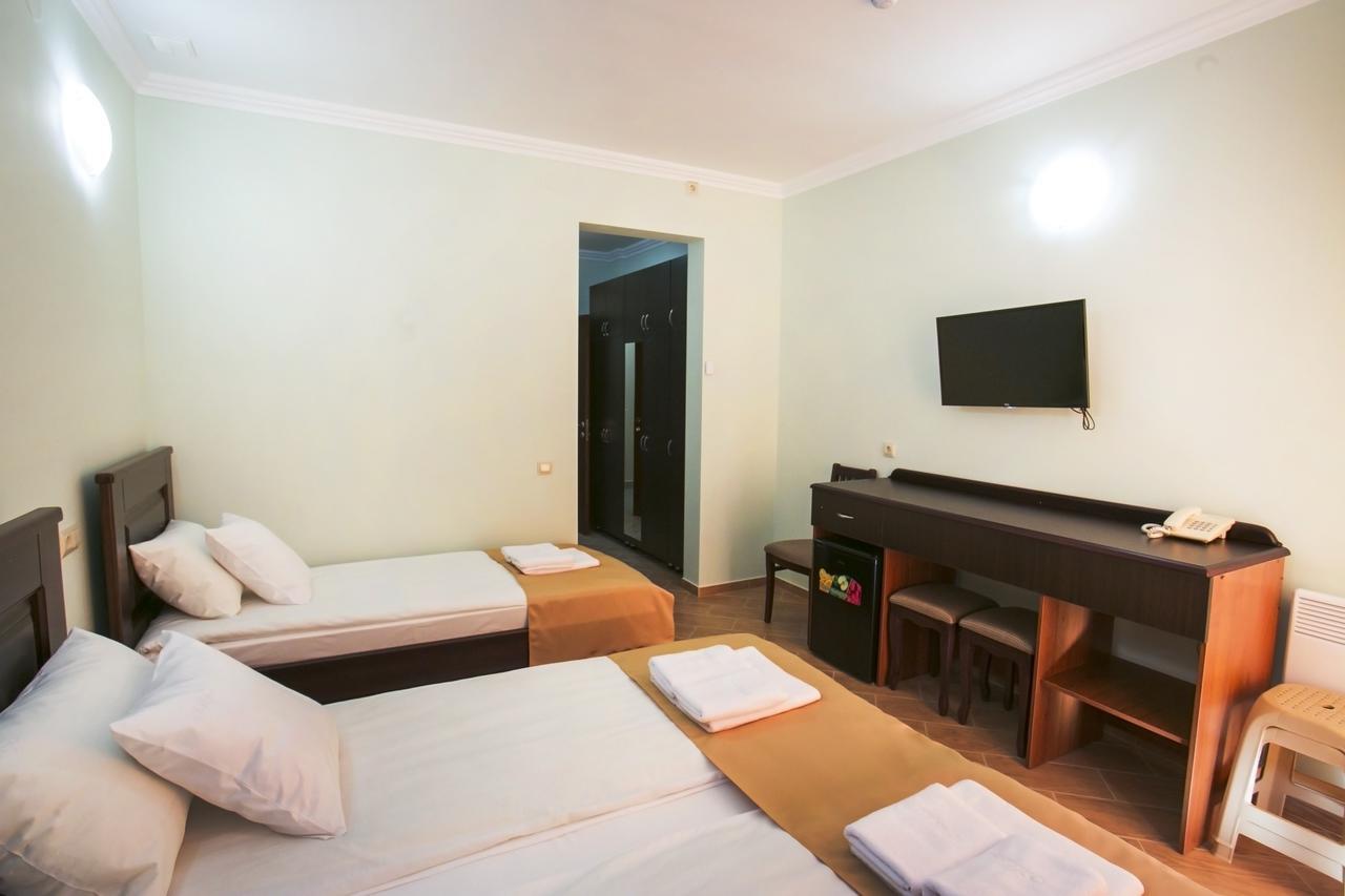 Hotel Acra Сухумі Екстер'єр фото