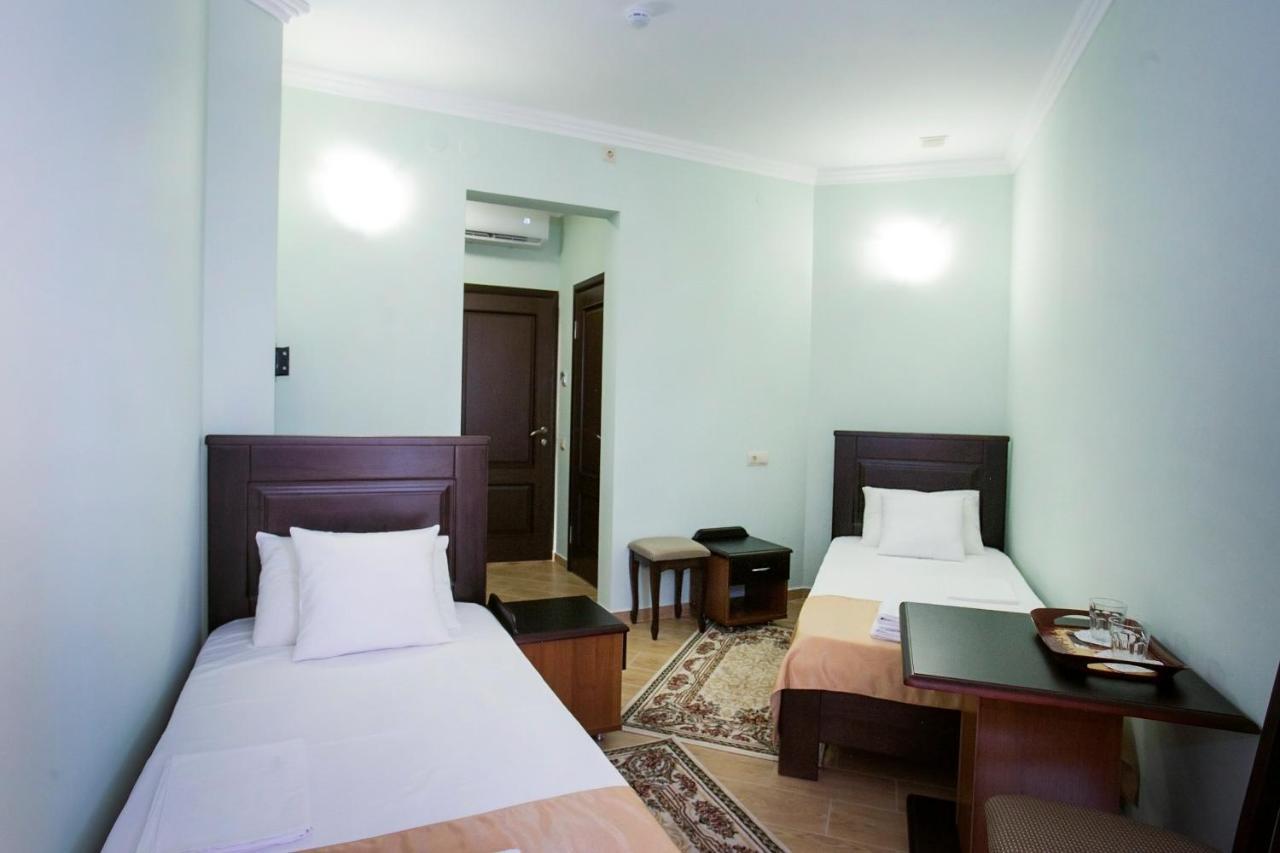 Hotel Acra Сухумі Екстер'єр фото