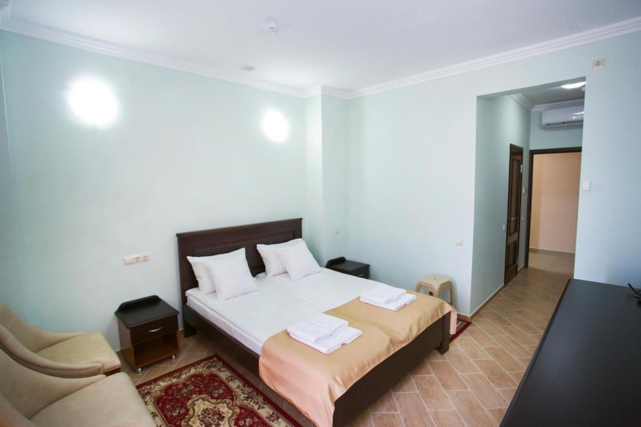 Hotel Acra Сухумі Екстер'єр фото