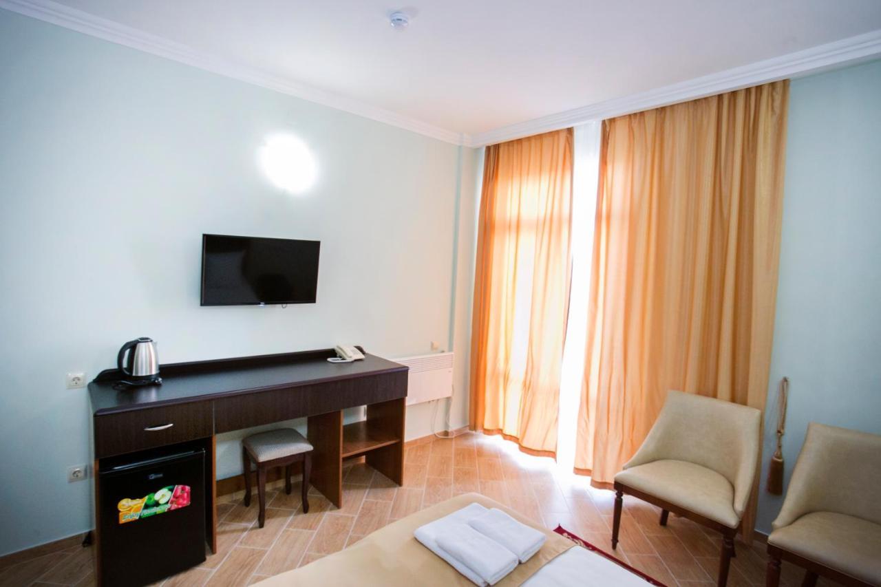 Hotel Acra Сухумі Екстер'єр фото