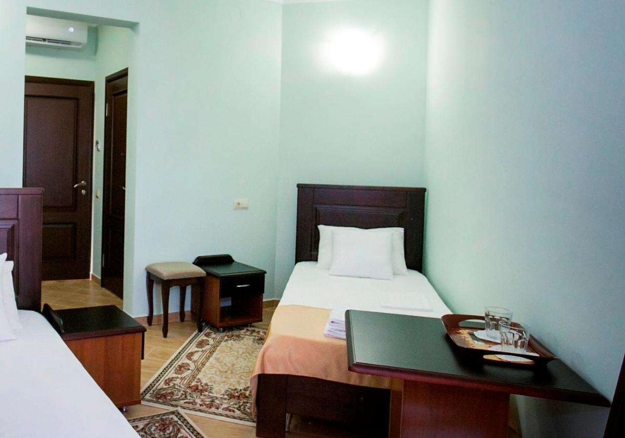 Hotel Acra Сухумі Екстер'єр фото